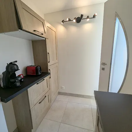 T2 Renove, Climatise, Proche Avec Parking A - Fr-1-797-59 Apartment
