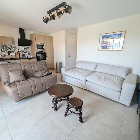 Apartment T2 Renove, Climatise, Proche Avec Parking A - Fr-1-797-59 *