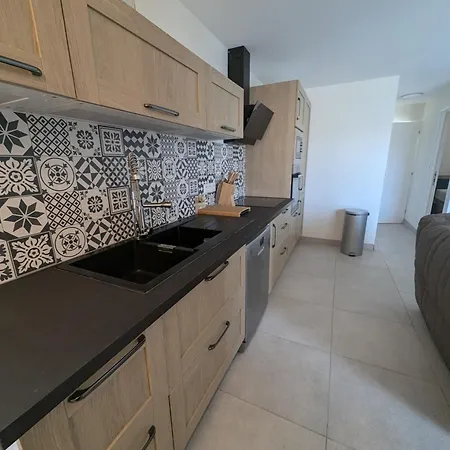 T2 Renove, Climatise, Proche Avec Parking A - Fr-1-797-59 Apartment